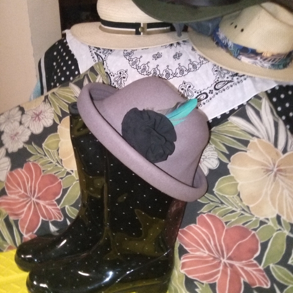 ACCESSORIES OF ALL SORTS - Picture 5 of 13